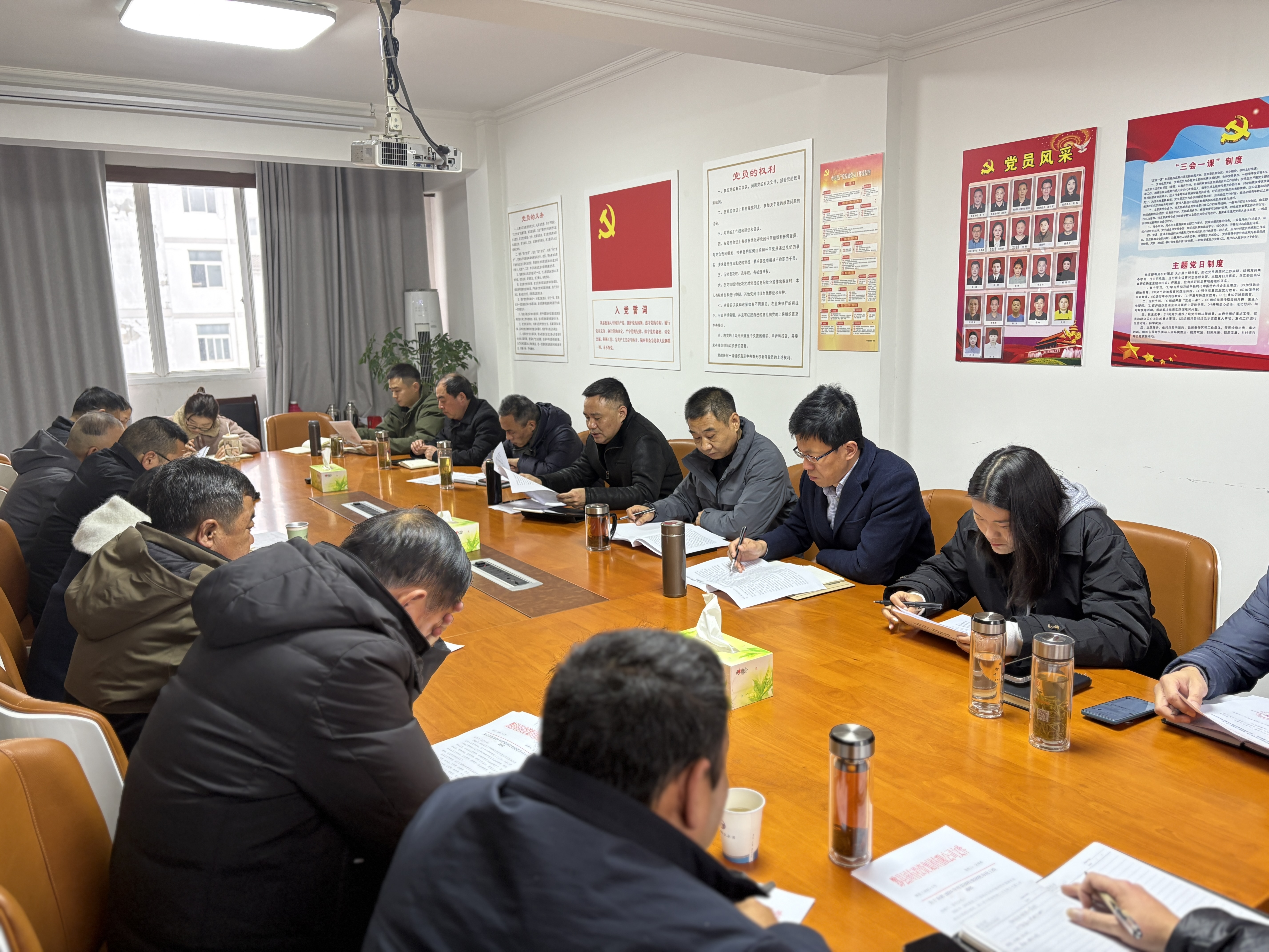 縣國投集團召開干部職工學(xué)習(xí)會暨節(jié)前廉政提醒會